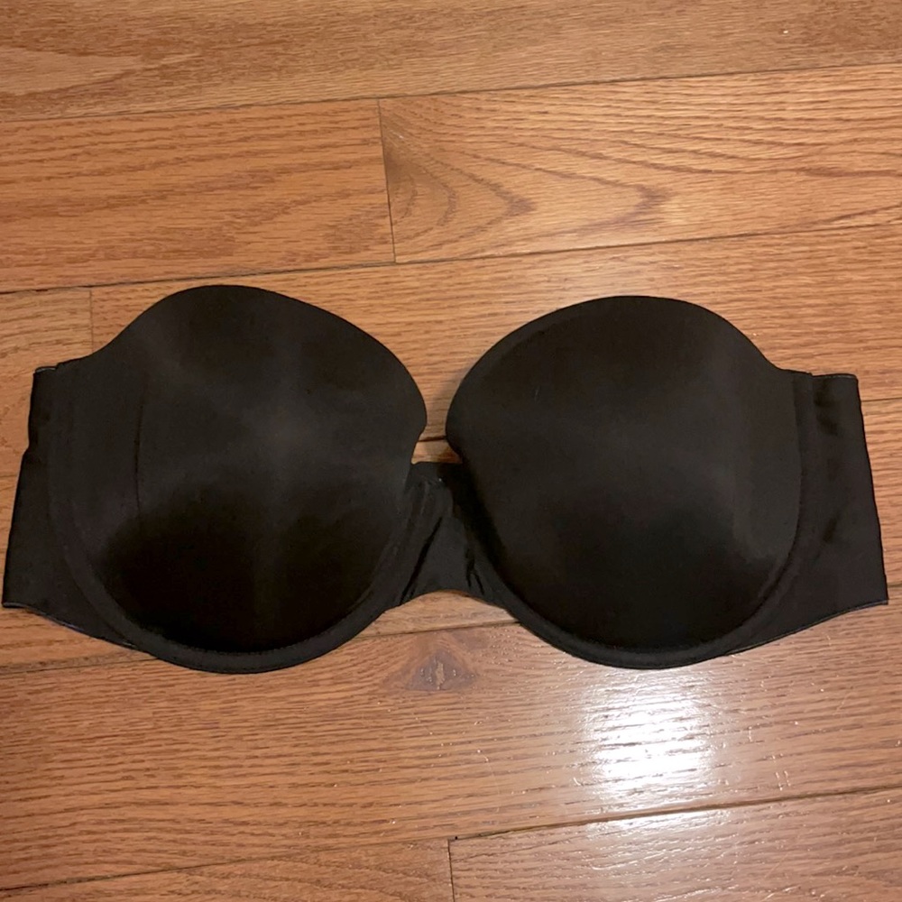 Victoria’s Secret lined black strapless bra